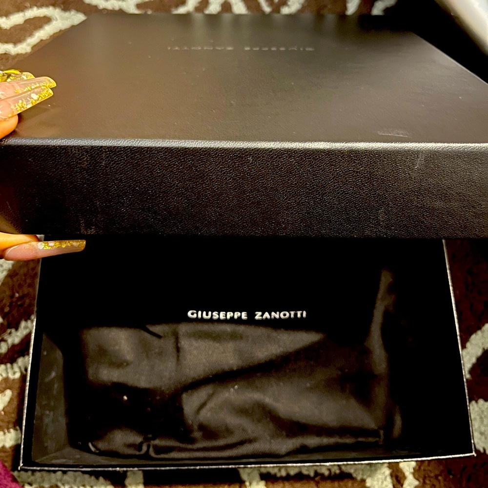 Selling my Giuseppe heels that I wore for my prom pictures .